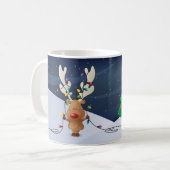 クリスマスの照明のマグを持つトナカイ コーヒーマグカップ (正面左)