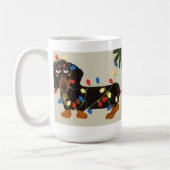 クリスマスの照明Blkかタンでもつれるダックスフント コーヒーマグカップ (左)