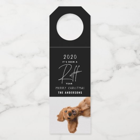 クリスマスの犬がおかしくて吠える一年の総まとめカード ボトルネックタグ (正面)
