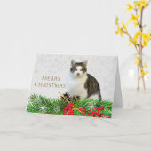 クリスマスの猫とグリーン飾りのホリデー カード (黄色い花)