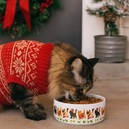 クリスマスの猫のトリオとヒイラギのトレイル ボウル