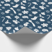 クリスマスの白いパターンの青い背景 ラッピングペーパー (角)
