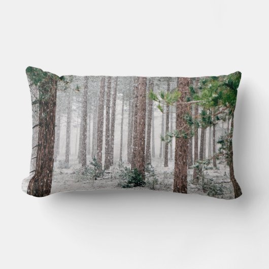 クリスマスの白い森林雪の枕 ランバークッション (正面)