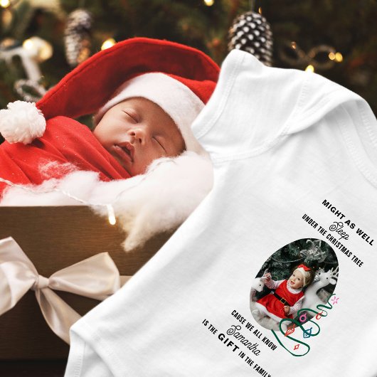 クリスマスの眠る木の下 赤ちゃんの最初のクリスマス ベビーボディスーツ