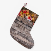 クリスマスの素朴な背景、木製の厚板。 スモールクリスマスストッキング (正面 (吊り時))