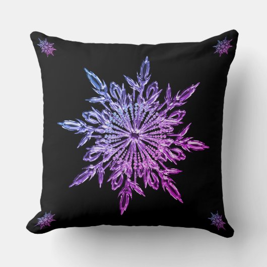 クリスマスの紫色の黒くきらきら光るな雪片のリバーシブル クッション (正面)