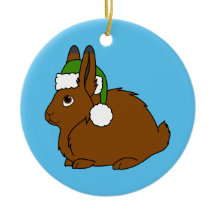 クリスマスの緑のサンタの帽子が付いているブラウンの北極ノウサギ