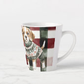 クリスマスの緑のセーターを着た犬 カフェラテマグ (右)