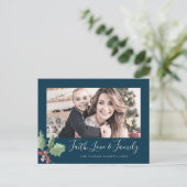 クリスマスの緑の信仰の愛と家族写真 シーズンポストカード (スタンド正面)