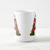 クリスマスの装飾が施された赤い文字A コーヒーマグカップ (中央)