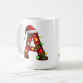 クリスマスの装飾が施された赤い文字A コーヒーマグカップ (正面左)