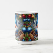 クリスマスの装飾に囲まれたノーム コーヒーマグカップ (中央)