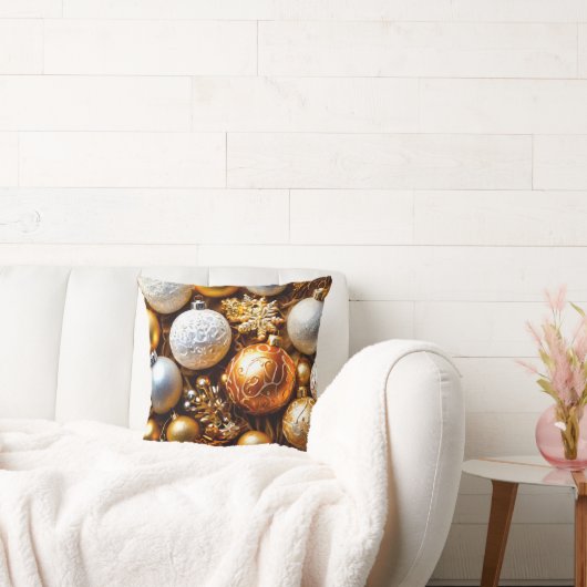 クリスマスの装飾の黄金の金箱 クッション (ソファ)