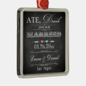 クリスマスの記念品を食べ、飲み、そして結婚しました メタルオーナメント (右)
