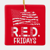 クリスマスの赤い金曜日に誰もが展開したことを覚えておく セラミックオーナメント (正面)