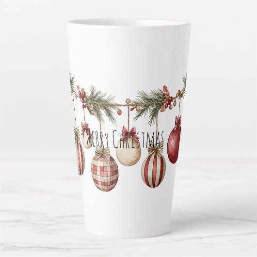 クリスマスの赤とクリーム色のオーナメント カフェラテマグ (正面)