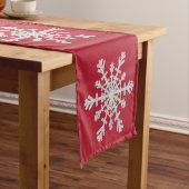 クリスマスの赤のエレガントな銀製のグリッターの雪片 ショートテーブルランナー (インサイチュ)
