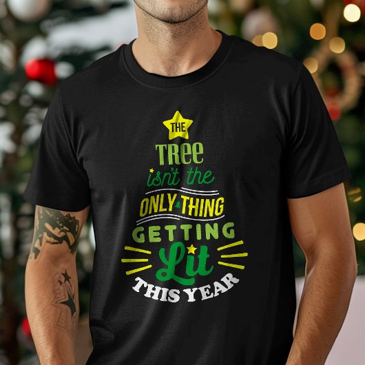 クリスマスの輝きはツリーだけじゃない Tシャツ