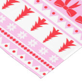 クリスマスの醜いセーター家族の名前ピンク&レッド ショートテーブルランナー (コーナー)