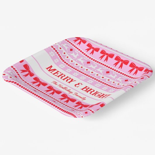 クリスマスの醜いセーター家族の名前ピンク&レッド ペーパープレート (傾斜あり)