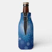 クリスマスの醜いセーター赤い青い雪片の名前 ボトルクーラー (ボトル裏面)