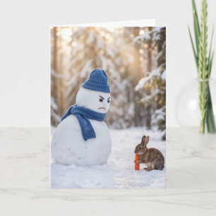 クリスマスの雪だるまがウサギをにらむ カード