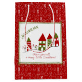 クリスマスの雪の中のかわいい緑&赤の村 ミディアムペーパーバッグ (正面)