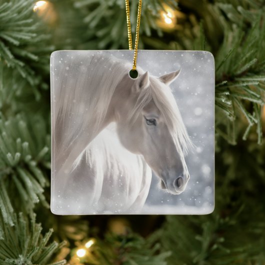 クリスマスの雪の中の馬 長い白いたてがみ セラミックオーナメント (ツリー)