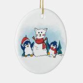 クリスマスの雪像ネコを作るペンギン セラミックオーナメント (右)