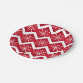 クリスマスの雪片のシェブロン赤と白のパターン ペーパープレート (アングル)