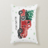 クリスマスの雪片のモノグラムが付いている赤いヴィンテージのトラック アクセントクッション (正面(垂直))
