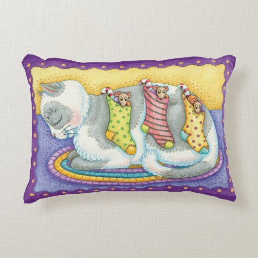 クリスマスの靴下でネズミと眠るかわいい猫 アクセントクッション (正面)