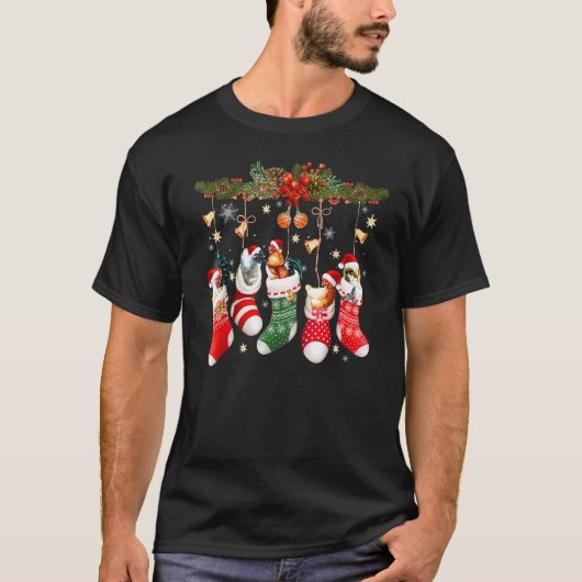 クリスマスの靴下のサンタ帽子のかわいいニワトリ クリスマス Tシャツ (正面)