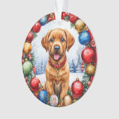 クリスマスの飾り付けに囲まれた、愛らしい子犬 オーナメント (正面)