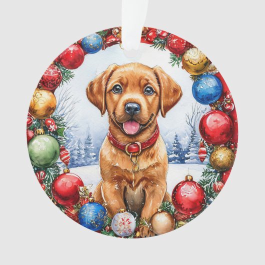 クリスマスの飾り付けに囲まれた、愛らしい子犬 オーナメント (正面)