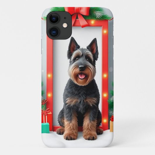 クリスマスの飾り付けの中でポーズをとる犬 Case-Mate iPhoneケース (裏面)