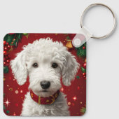 クリスマスの飾り付けの中の犬 キーホルダー (裏面)