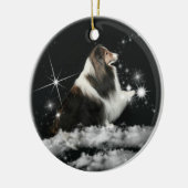 クリスマスの魔法のシェットランド・シープドッグ セラミックオーナメント (左)