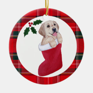 クリスマスの黄色いラブラドールの子犬のタータンチェック セラミックオーナメント