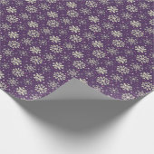 クリスマスのBoysenberryの紫色の雪片パターン ラッピングペーパー (角)