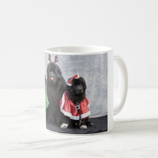 クリスマスのNewfiesのコーヒー・マグ コーヒーマグカップ (正面右)
