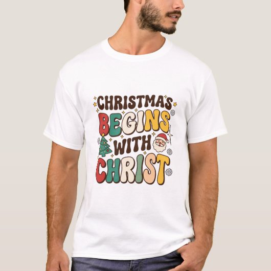 クリスマスはキリストから始まる サンタのツリー デザイン Tシャツ (正面)
