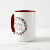 クリスマスはキリスト聖なる書物、 経典リース赤で始まる マグカップ (正面左)