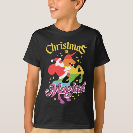 クリスマスは魔法 サンタのユニコーン乗り物 楽しい Tシャツ (正面)