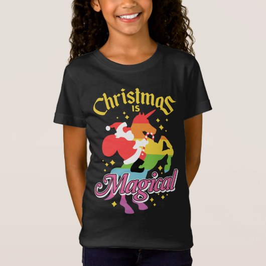 クリスマスは魔法 サンタのユニコーン乗り物 楽しい Tシャツ (正面)