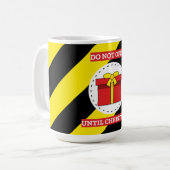 クリスマスまで開かない コーヒーマグカップ (正面左)