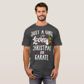 クリスマスや空手の贈り物が大好きな少女 Tシャツ (正面フル)