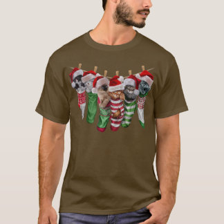 クリスマスをテーマにした靴下のかわいい子猫 Tシャツ