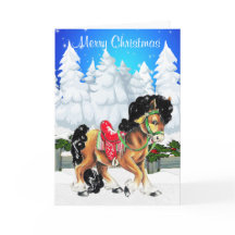 クリスマスを楽しむ馬とフェンスを持つ冬のシーン