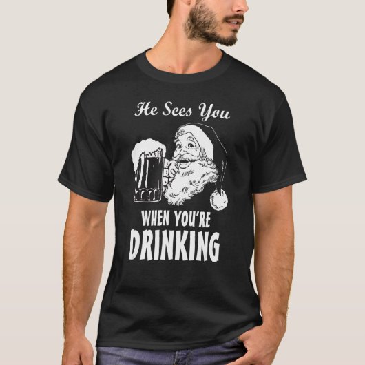 クリスマスを飲むとサンタに会おもしろいう Tシャツ (正面)
